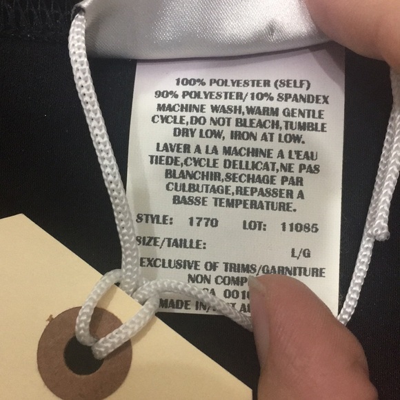 Women’s Large Gloria Vanderbilt black blouse with single button closure - Picture 6 of 6